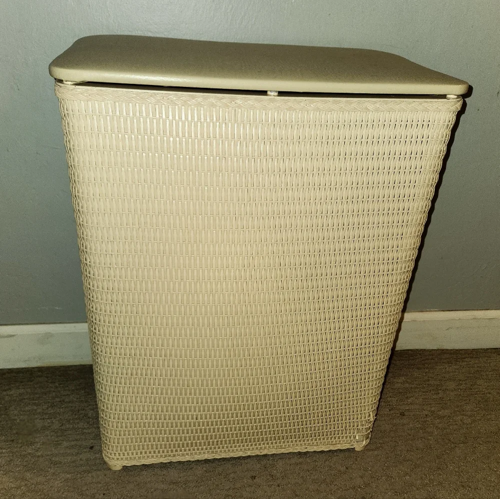 Vintage 1970s Ivory White Woven Wicker Storage Hamper